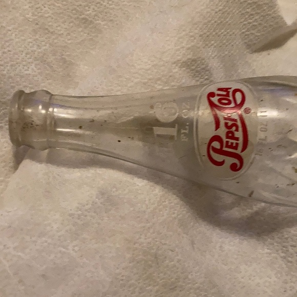 Pepsi Cola Soda Bottle | One Pint / 16 FL. OZ. | Spiral Glass - Picture 3 of 5